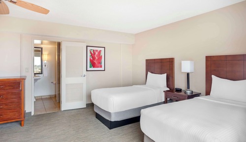 2 Bedroom Oceanfront 1 King 2 Twins/1qn Suite