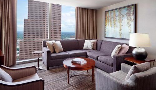 Executive Suite, 1 Bedroom Junior Suite, 1 King, Mid floor