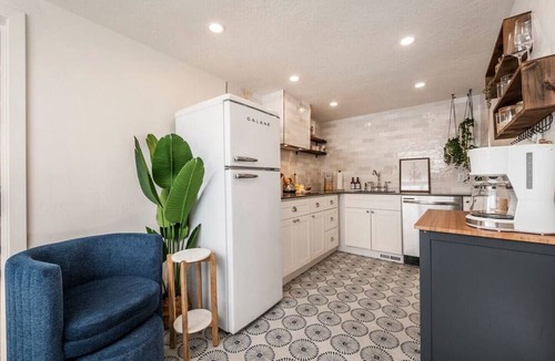 East Central Apartment | "The Magnolia" - Sugar House/SLC