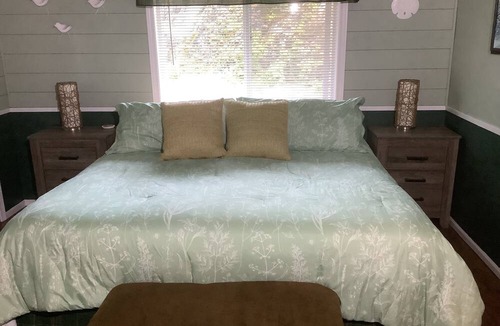 Ketchikan House | Cozy 3-bedroom house in fantastic Ketchikan with WiFi and view of Clover Island