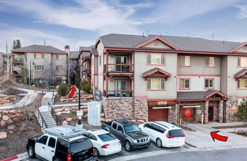 Bear Hollow Village Condo | Beautifully Updated PC condo w Pool, Hot Tub, Gym!