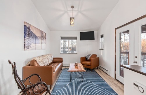 Trapper Creek Apartment | DENALI PENTHOUSE, lakefront near Talkeetna and Denali State Park