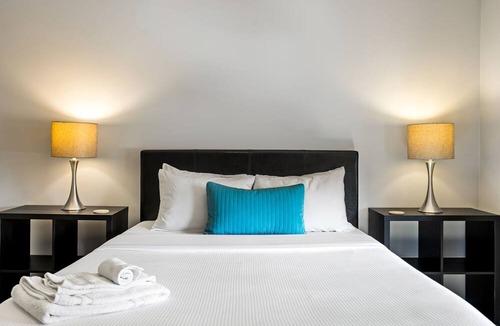 Buckhead Apartment | (BC1bD) Safe + Clean Condo only Blocks from Piedmont Hospital