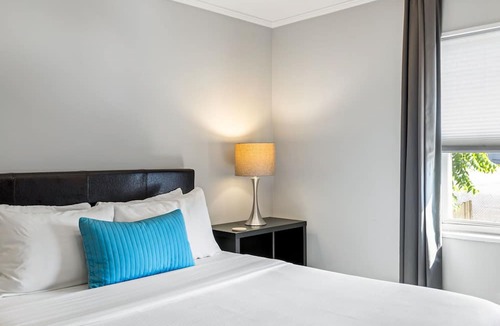 Brookwood Apartment | (BC1bC) Affordable World Cup Condo Ideal for Couples Midtown