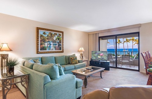 Kaanapali Condo | Maui Resort Rentals: Ka'anapali Ali'i 432 - Deluxe Oceanview Interior Courtyard