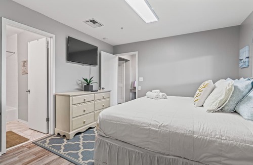 North Capitol Condo | Captain's Quarters Riverfront #1