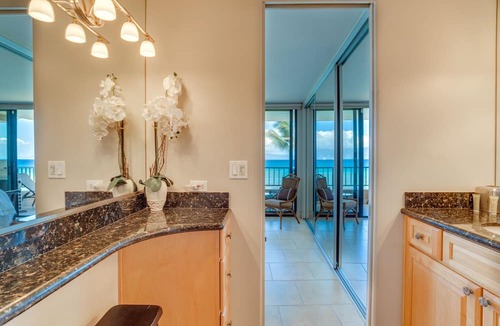 Honokowai Condo | NOTHING BUT OCEAN VIEWS! Remodeled, AC, direct ocean front, large 2bd/2bth