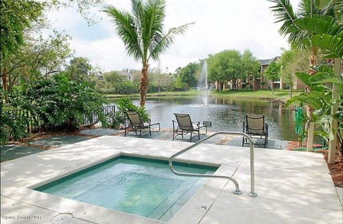 Suntree Condo | Cozy Condo Retreat.Close to Beaches/Disney/NASA.Tranquil Large Pool/Jacuzzi area