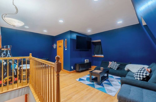 Inman Square Apartment | Spacious 5 bed apartment retreat in gorgeous Cambridge, Walk to Harvard
