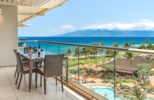 Kaanapali Condo | Maui Resort Rentals: Hokulani 605 – Premier 6th-Floor Oceanview Penthouse | Closest 2BR Column to the Ocean!