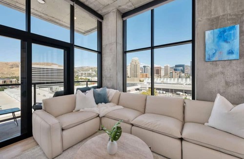 Rio Grande Apartment | Luxury 2BR 2BA Penthouse-Pool, Gym, Pkg, Views!