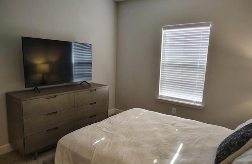 Newberry Apartment | Landing | Chic 2BD, Gym, Pool