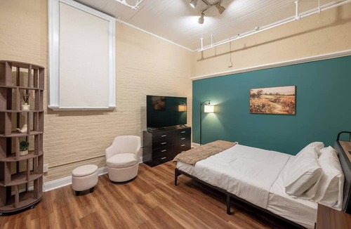 Albany Apartment | Charming 1BR Albany retreat w/parking & full kitchen, near MVP Arena, Washington Park & dining