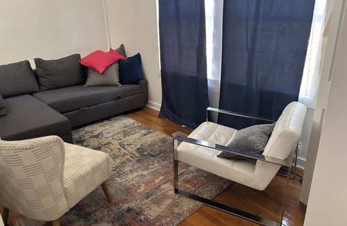 Belvedere Park House | Cozy sunny 1-bedroom cottage in Decatur.