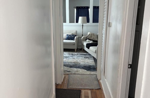 Belvedere Park House | Cozy sunny 1-bedroom cottage in Decatur.