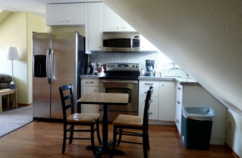 Homer House | Stunning Beachside Vacation Rental for Family or Group Glamping Escapes to Alaska