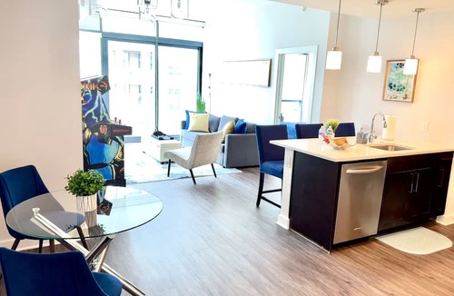 North Buckhead Apartment | Luxury 3BR Buckhead Penthouse/Pool/Balcony/Walk to Lenox,Phipps Plaza & Marta