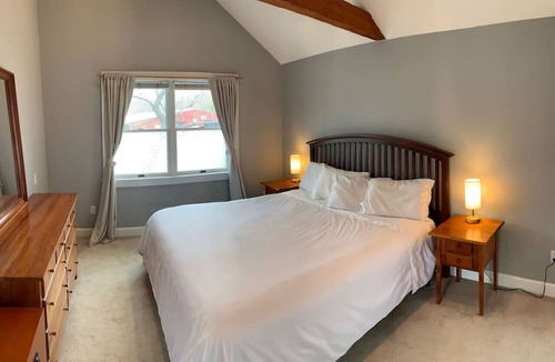 Falmouth Apartment | Loft Hideaway in Falmouth Village