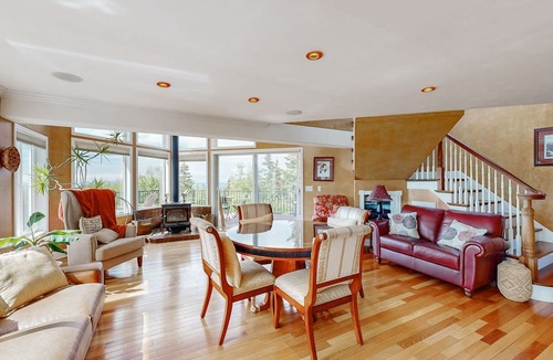 Mid-Hillside Apartment | Cozy apartment with large deck with views, hot tub & wood stove