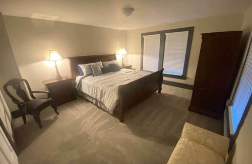 London Apartment | London Maisonette: Red Door Great space in a small town close to a big city!
