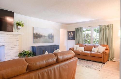 Ashley Oaks House | 5 Kings 2QPullouts 5br 4bath Firepit Pool Hottub