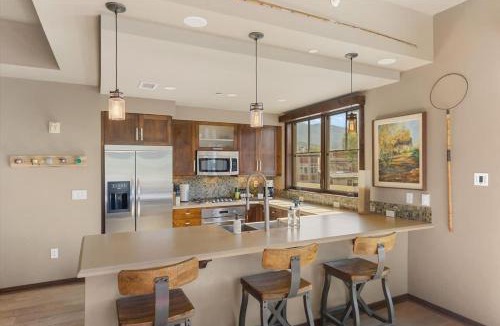 Downtown Steamboat Springs House | Sleek Mountain Retreat - Downtown - Summer AC