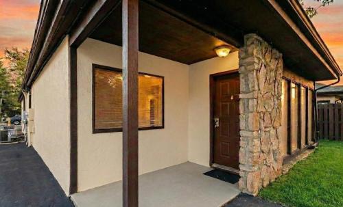 Reynoldsburg House | 3BR Townhouse with Free Parking Near Downtown Ohio