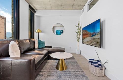 Rio Grande Apartment | Downtown views! Amazing pool gym hottub Luxury apt