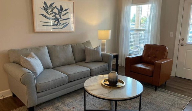 The Cozy Queen's Flat | No Steps | Gated Community