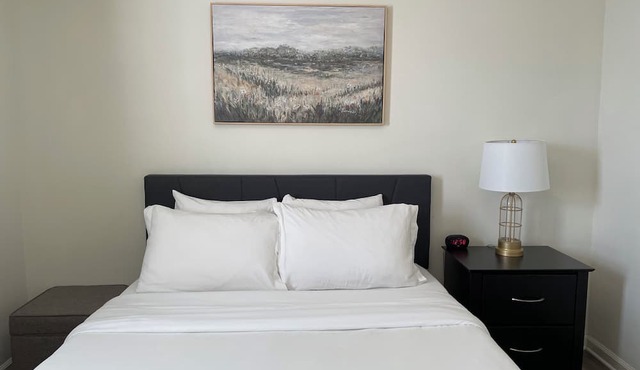 DOWNTOWN NASHVILLE COMFY & COZY C