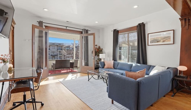 Top Floor 2-Bedroom Apartment Near Everything In Salt Lake City