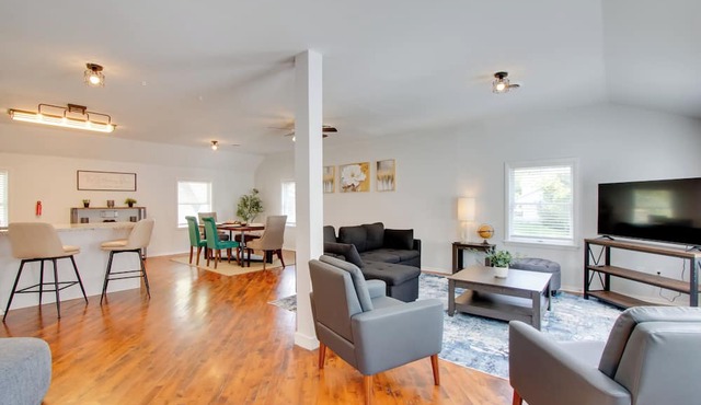 Peaceful Country Apt: Extended Stays Welcome!