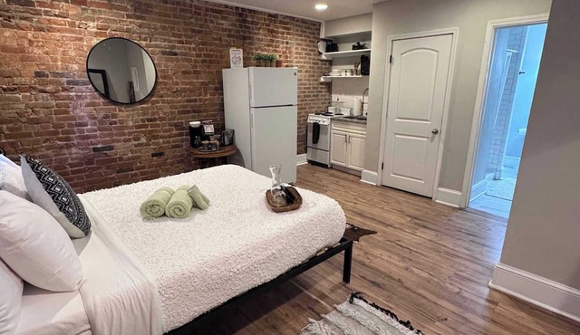 The Alcove by Jungle House Downtown & Short North - Walk to High Street - Near Convention Center, OSU & Nationwide Arena Private Parking 5,800 Reviews