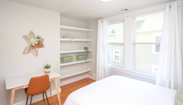 Jennifer's Cozy Apt Near Brown w/In Unit Laundry