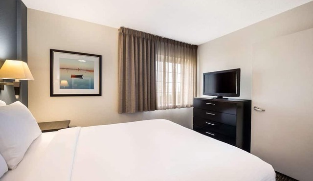 Your Home Away from Home: Comfortable Suites & Pet-Friendly