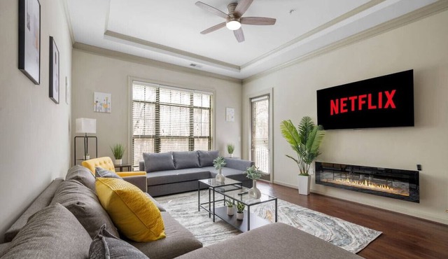Lux King Suite | 1 mile to Braves Stadium & Battery