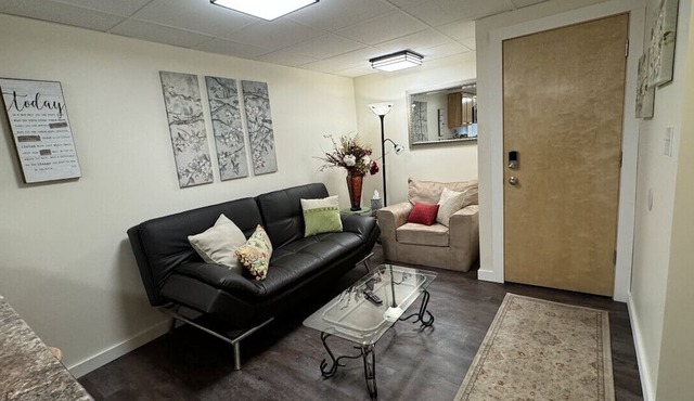 303 2bd lower · Vintage 2 bedroom close to downtown and river walk