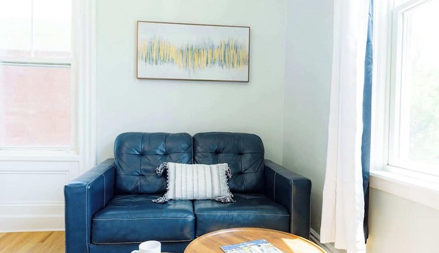 Jennifer's Spa-Like Modern & Chic Broadway Retreat