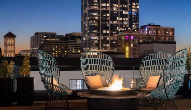 Intimate and Eclectic Escape In The Heart of Nashville | King Bed. Rooftop Pool