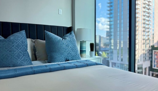 Chic & Modern 2BR Apartment in the Heart of Buckhead – Walk to Dining & Shops!