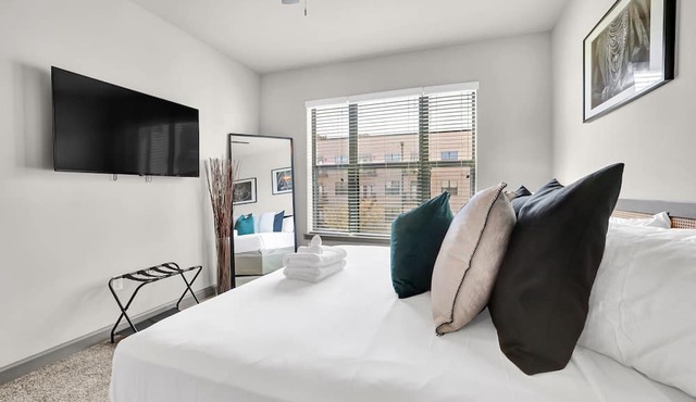 This apartment is a 2 bedroom(s), 2 bathrooms, located in Atlanta, GA.