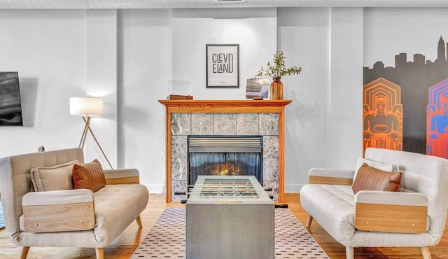E 4th Loft w/Mini Golf, Shuffleboard & Games
