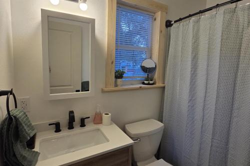 Seward Mountain View Cabins #10