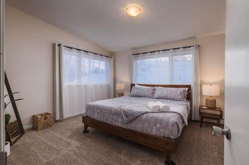 Cozy South Addition Downtown Getaway - King Beds