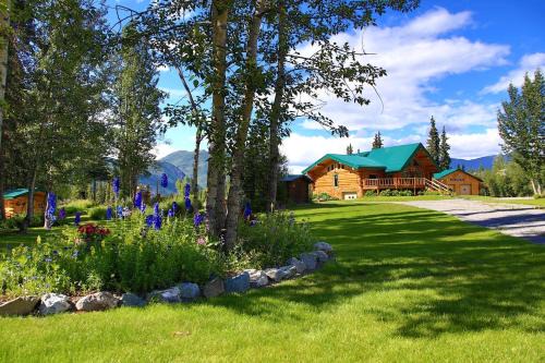 Secluded Rustic Wilderness Lodge & Cabin Retreat with Private Lake, Sauna & Adventure Trails near Tok, Alaska