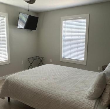 Stay, play and relax in Ohiopyle, PA, Hot tub, Pool table, next to the GAP trail in Ohiopyle, PA