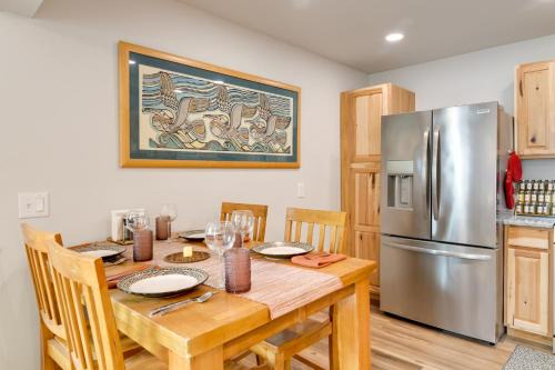 Shared Yard + Fire Pit: Airy Anchorage Apt!